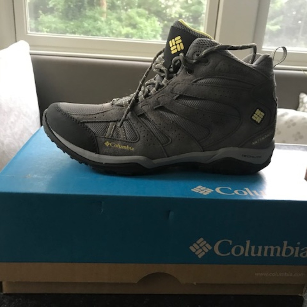 Columbia Women's Hiking Boots Size 9.5